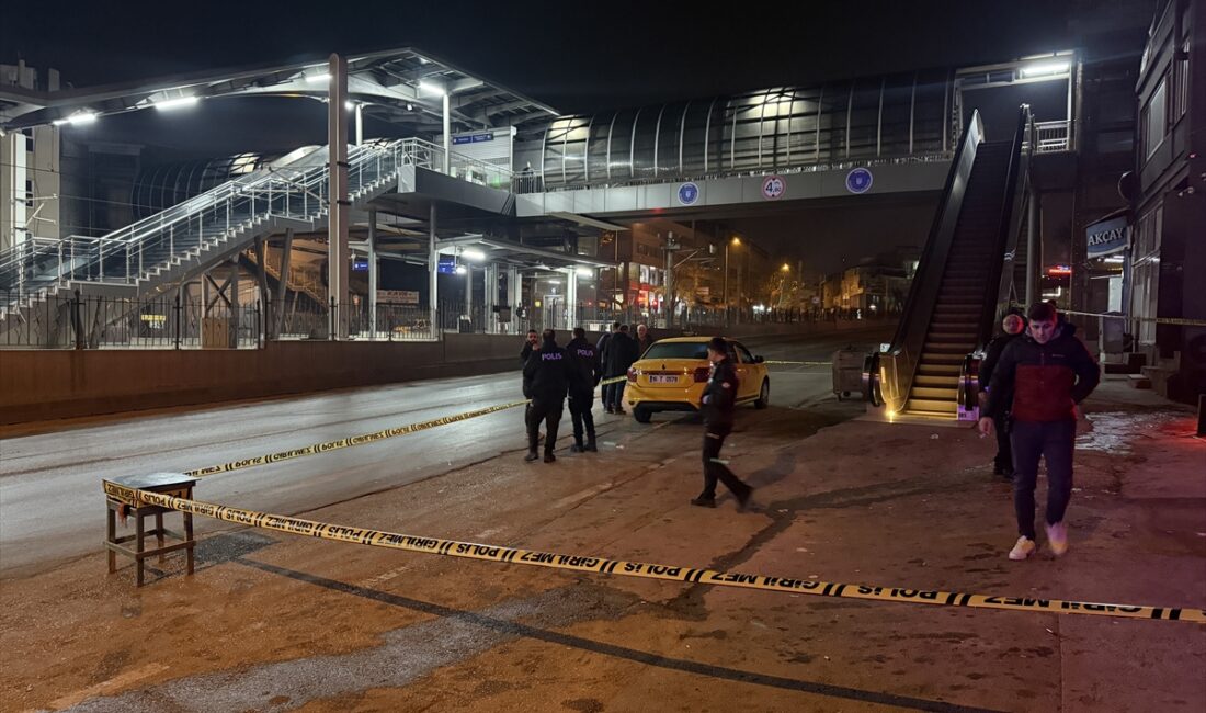 BURSA (AA) – Bursa'nın Osmangazi ilçesinde çıkan silahlı kavgada 2