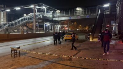 BURSA (AA) – Bursa'nın Osmangazi ilçesinde çıkan silahlı kavgada 2