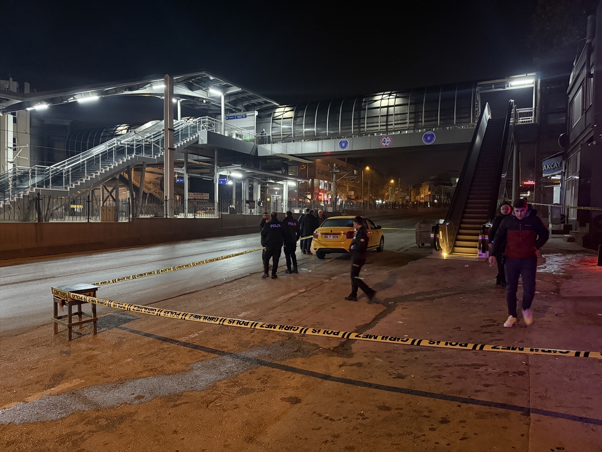 BURSA (AA) – Bursa'nın Osmangazi ilçesinde çıkan silahlı kavgada 2