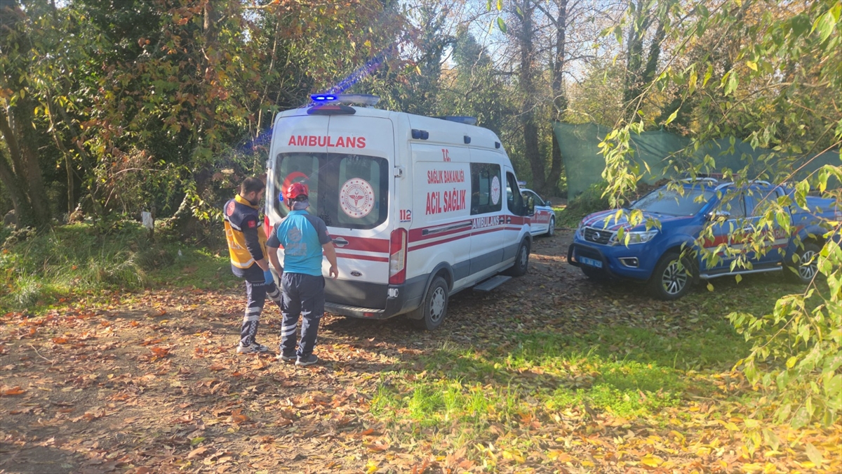 BURSA (AA) – Bursa'nın Orhangazi ilçesinde devrilen traktörün altında sıkışan