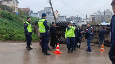 BURSA (AA) – Bursa'nın Gemlik ilçesinde devrilen traktörün sürücüsü yaşamını