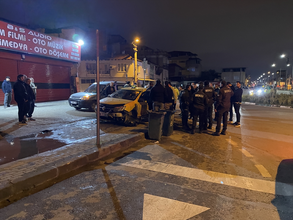 BURSA (AA) – Bursa'nın merkez Osmangazi ilçesinde kaçırdığı taksiyle kaza