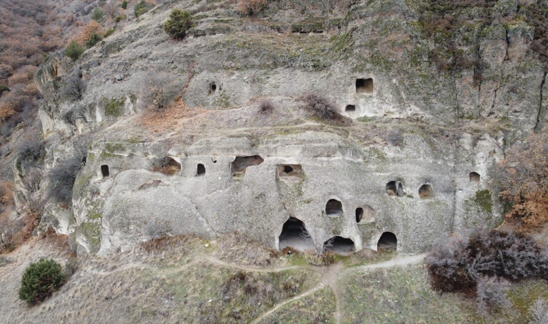 - İl Kültür ve Turizm Müdürü Muharrem Ovacıklı:
- "Burada kaya
