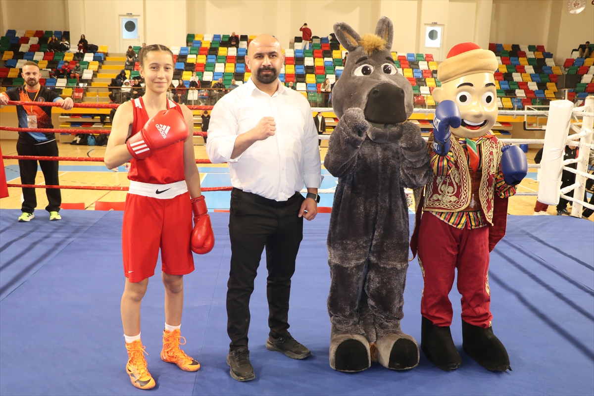 ÇANKIRI (AA) – Çankırı'da düzenlenen "Çankırılı Keloğlan İller Arası Boks