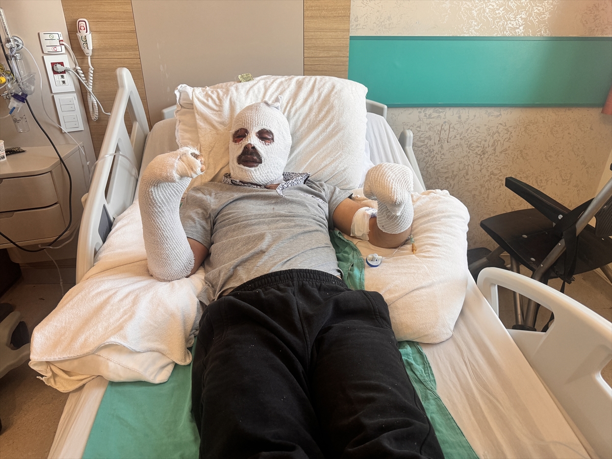 - Kars'ta yaşayan 29 yaşındaki işitme engelli Mehmet Gezer'in çay