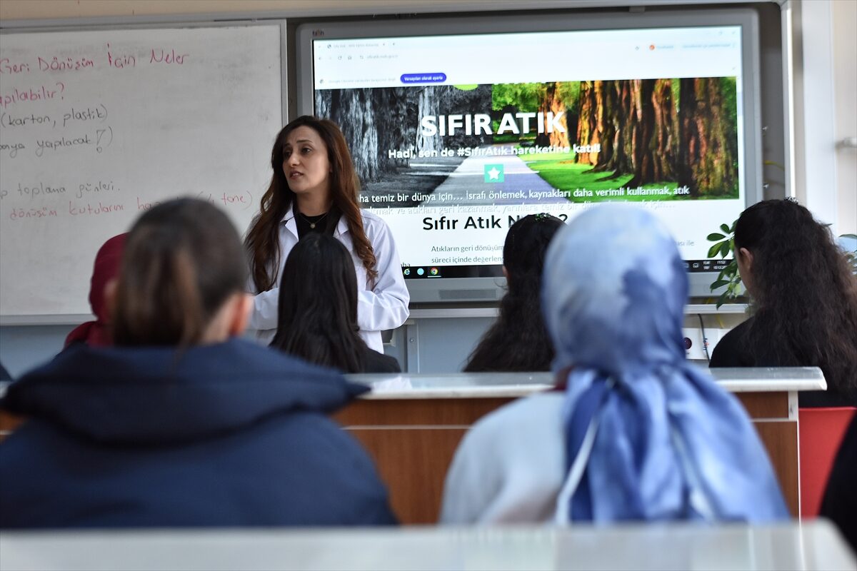 - Van'ın Gevaş ilçesindeki İzzeddin Şir Anadolu Lisesinde çevre bilinci