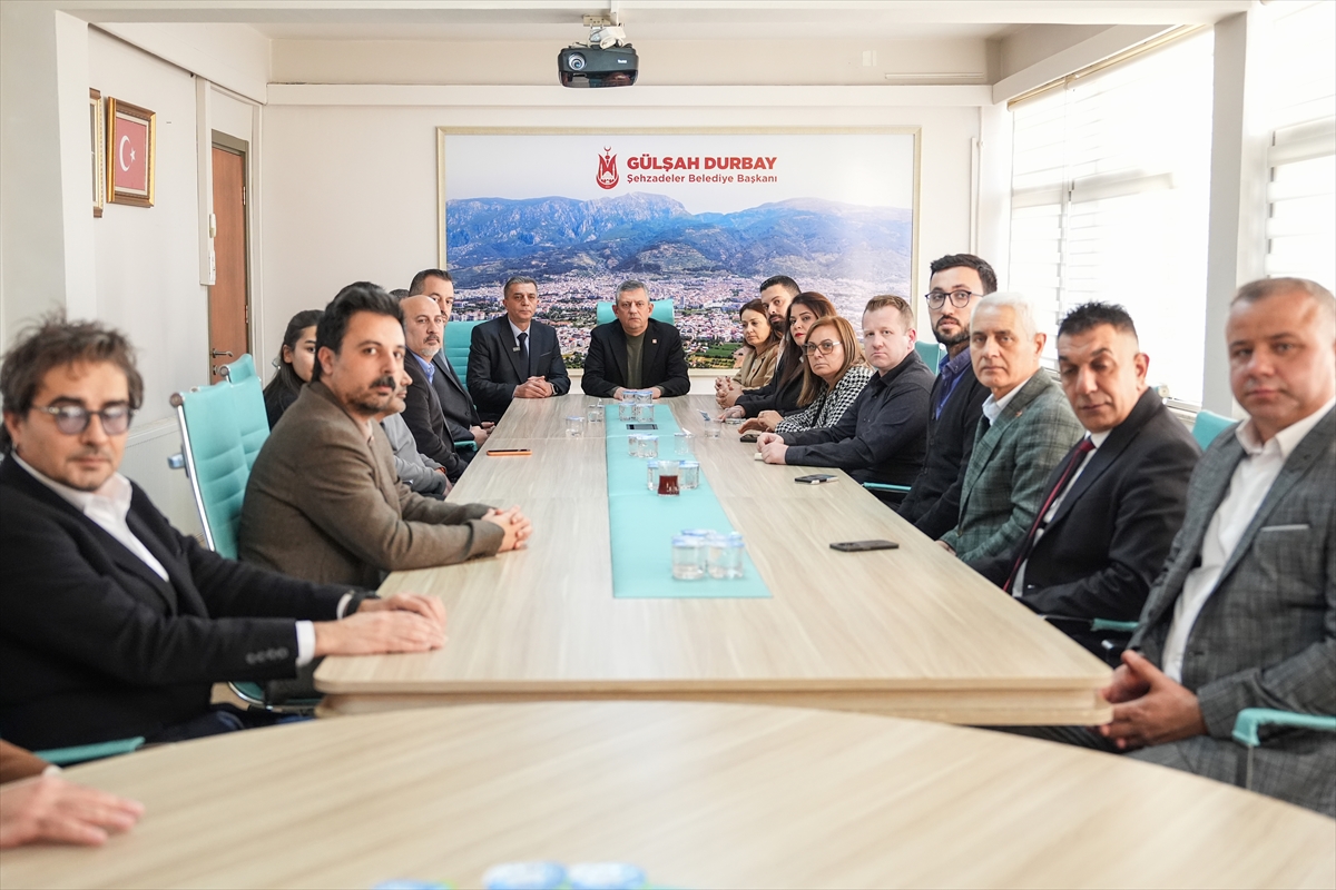 ANKARA (AA) – CHP Genel Başkanı Özgür Özel, Manisa'da Şehzadeler