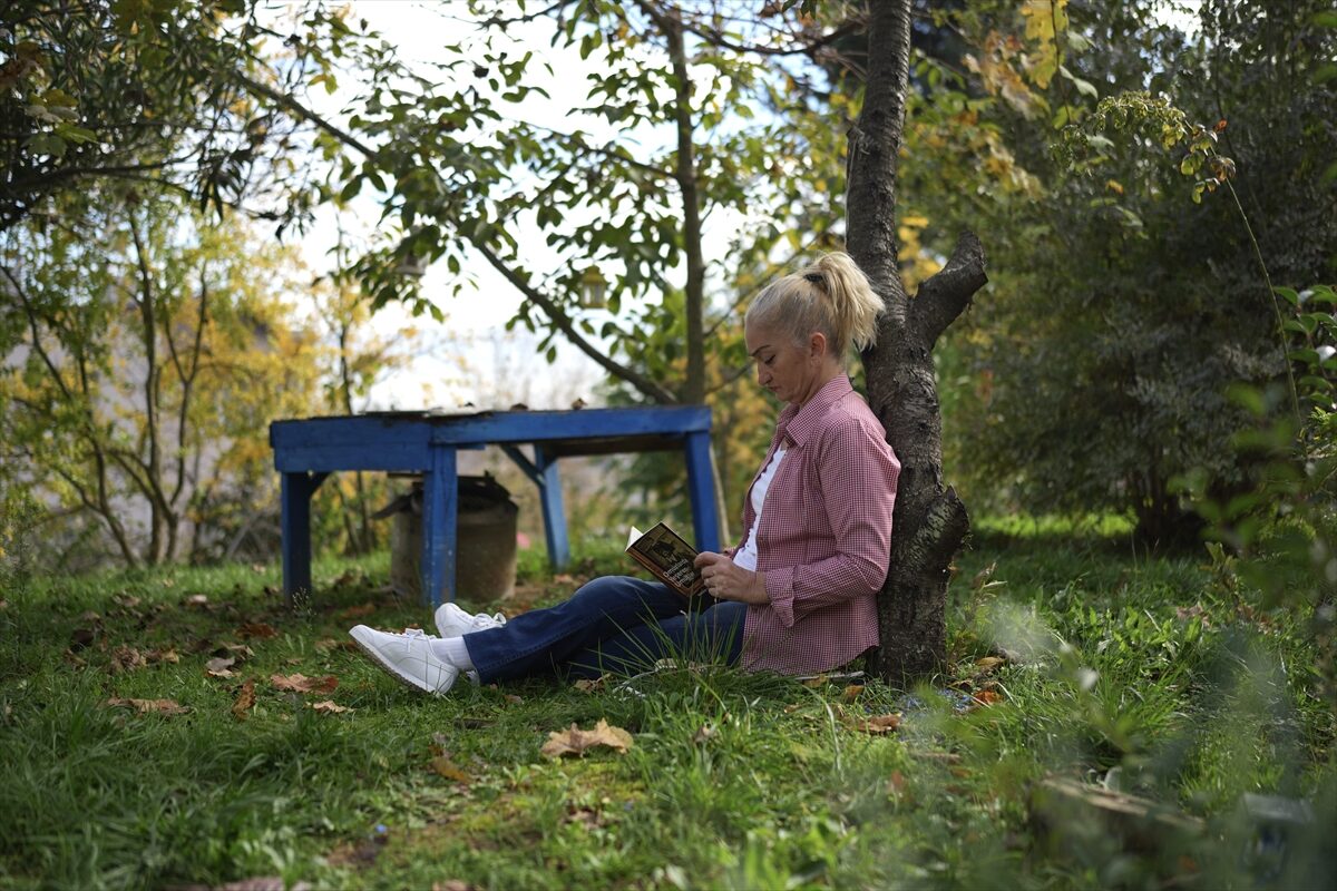 - Yazar Yasemin Temel Çiftçi:
- "Hiç yürüyemiyorum. Babam beni omuzlarına
