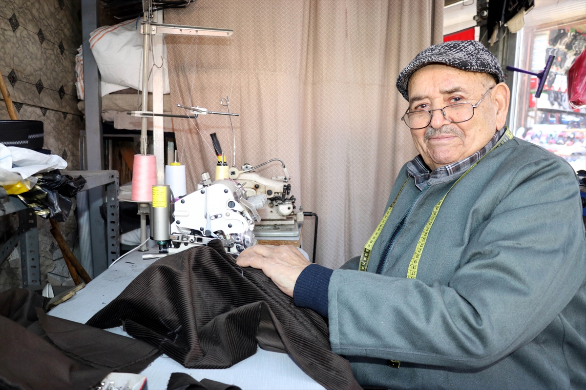 - Amasya'nın Merzifon ilçesinde yaşayan Ahmet Alataş, 12 yaşında başladığı