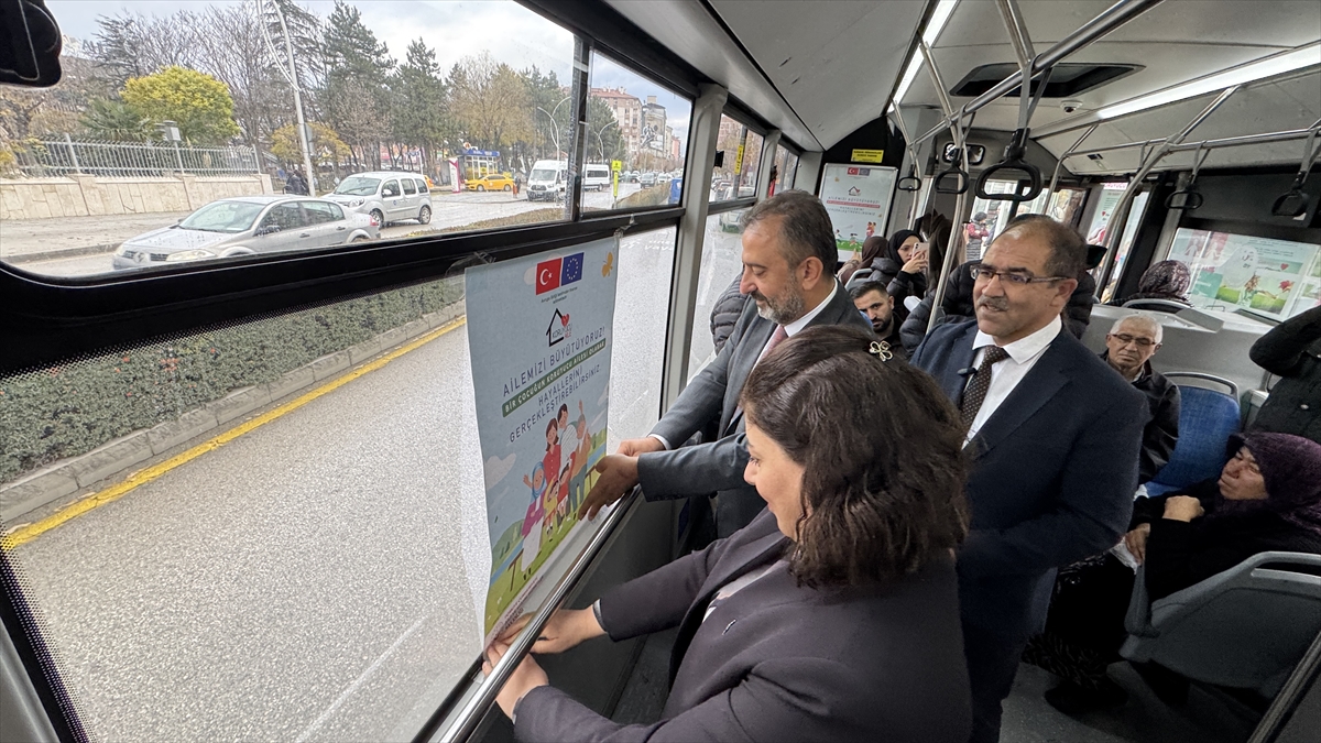 ÇORUM (AA) – Çorum'da "koruyucu aile" uygulamalarına dikkati çekmek amacıyla