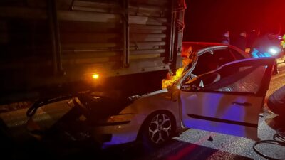 ÇORUM (AA) – Çorum'da tırla çarpışan otomobilin sürücüsü hayatını kaybetti.