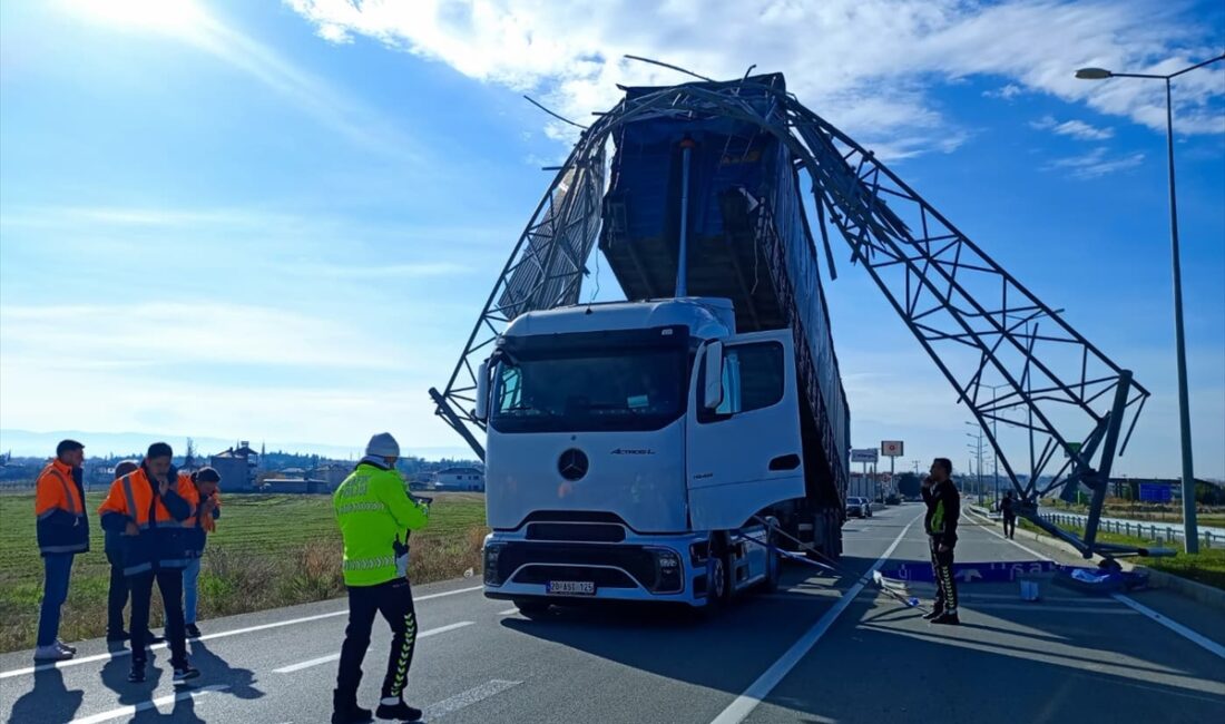 DENİZLİ (AA) – Denizli'nin Çivril ilçesinde seyir halindeyken açık olan