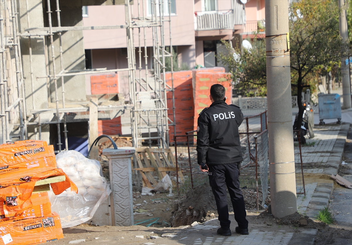 DENİZLİ (AA) – Denizli'nin Pamukkale ilçesinde inşaatın 2. katından düşen