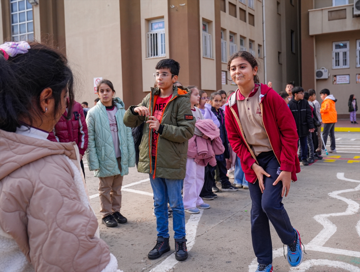 - Kayapınar İlçe Milli Eğitim Müdürlüğünce hayata geçirilen "Yerimde Olsan