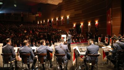 DİYARBAKIR (AA) – Diyarbakır'da, Polis Akademisi Armoni Orkestrası konser verdi.