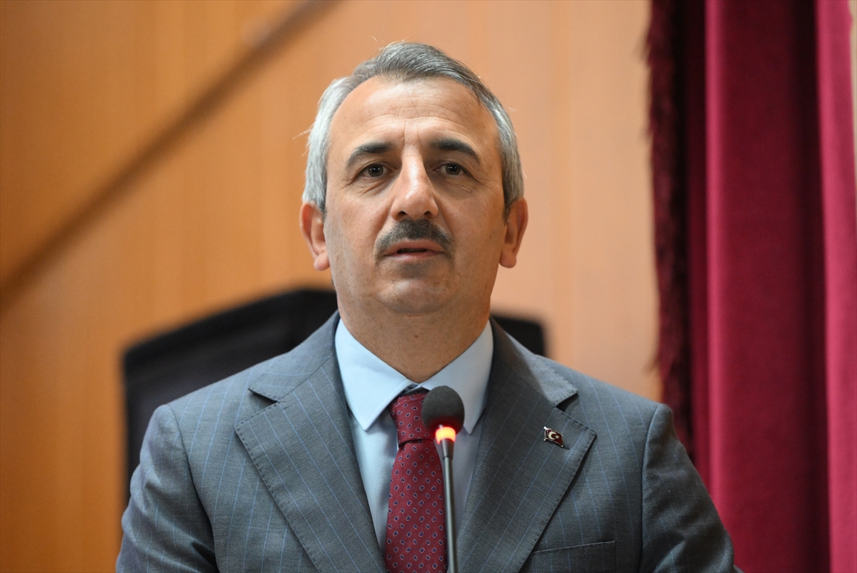 - Edirne Valisi Yunus Sezer:
- "Balkanlar'dan gelecek olan imamlarımız, müftülerimiz,