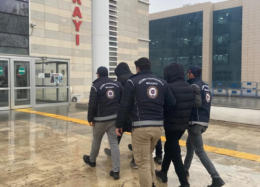 ELAZIĞ (AA) – Elazığ'da yasa dışı yollarla yurda giren 16