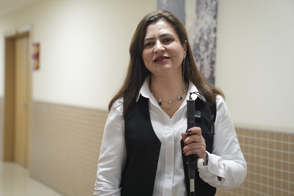 - Ortopedik engelli İcra Müdür Yardımcısı Abdulsemih Koç:
- "Biz, 'Sevgi