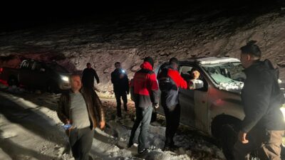 ERZİNCAN (AA) – Erzincan'da kar ve tipi nedeniyle mahsur kalan