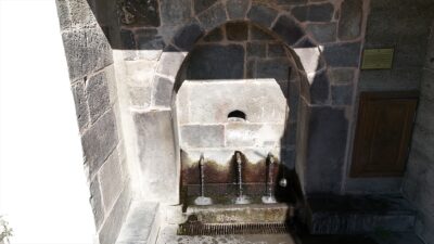 ​​​​​​ERZURUM (AA) – Erzurum Valiliği, kentteki tarihi çeşmeleri belgeselleştirerek kayıt