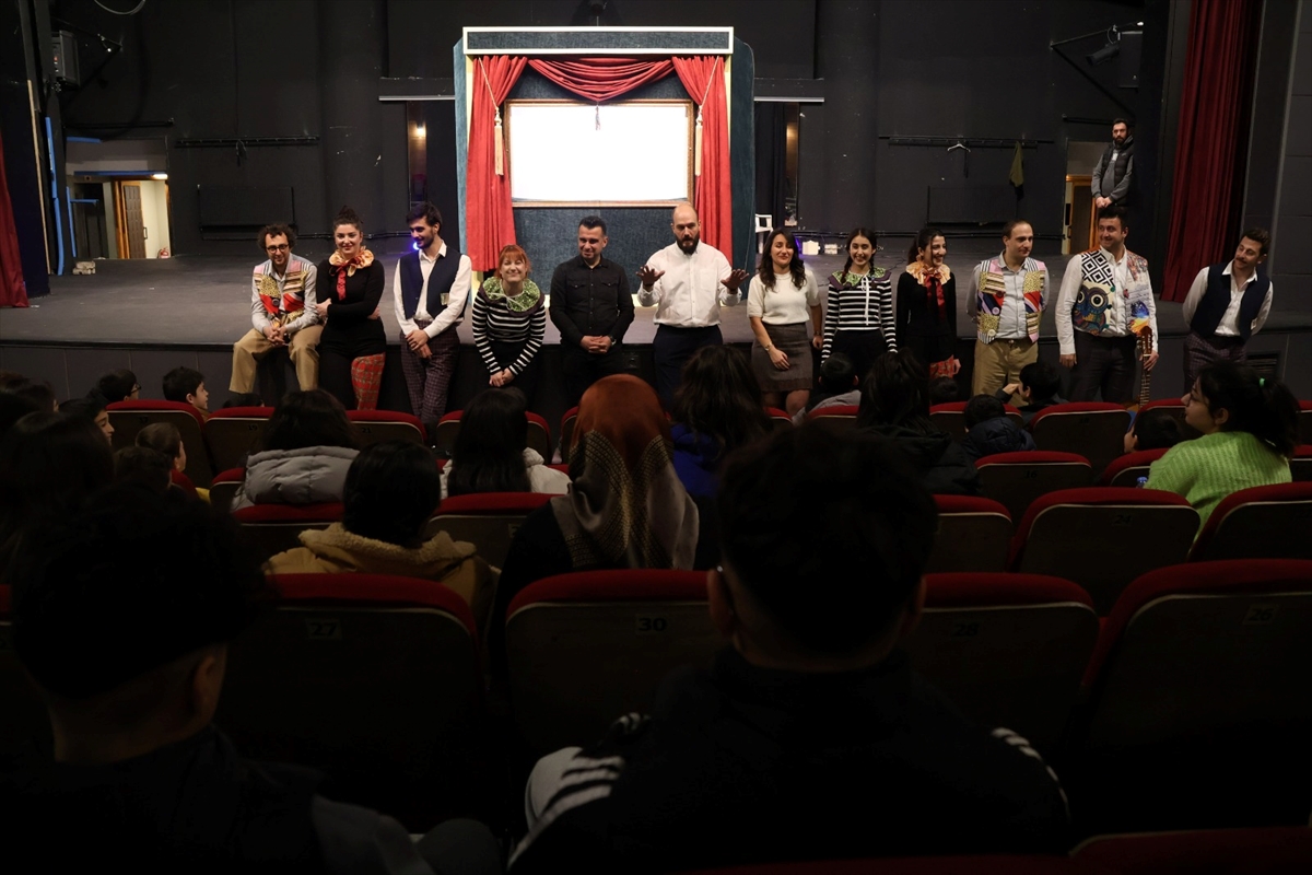 ERZURUM (AA) – Devlet korumasındaki 150 çocuk, "Sahneye Renk Geldi"
