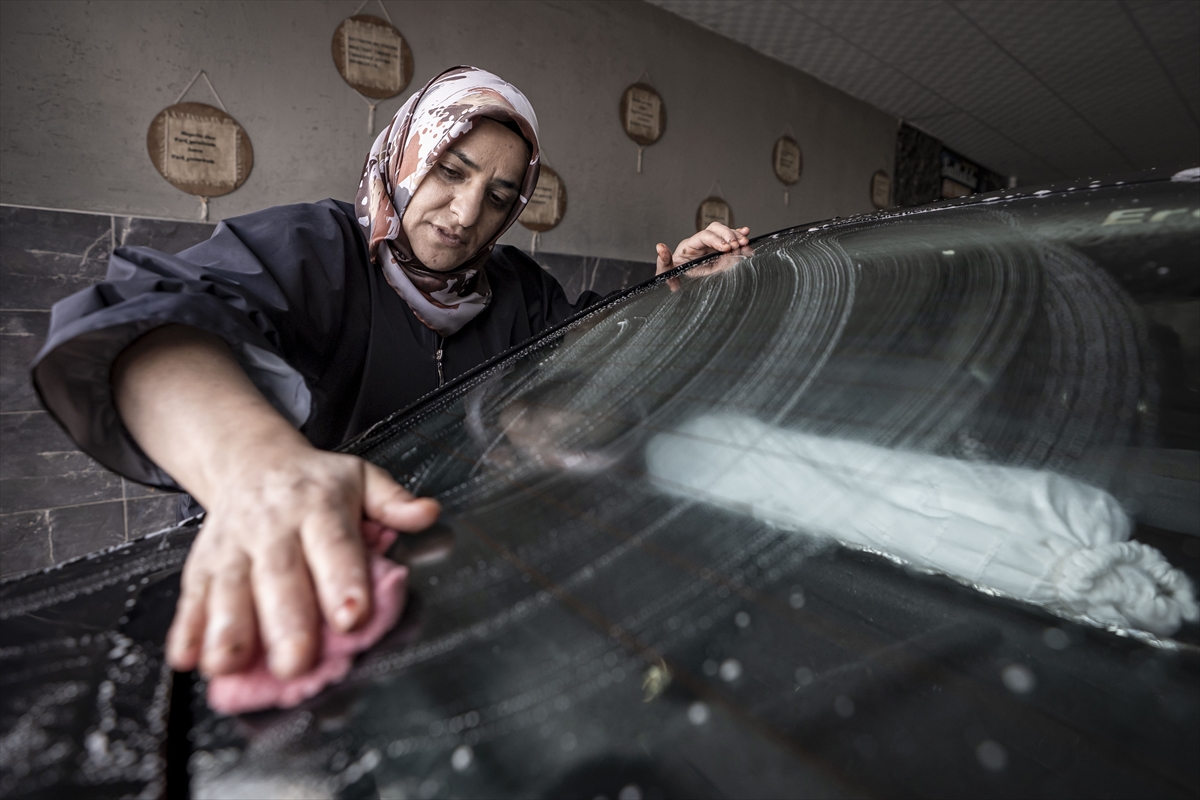 - Kentte yaklaşık 15 yıldır yöresel "ehram" kumaşı üzerine çalışma