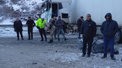 ERZURUM (AA) – Erzurum'un Şenkaya ilçesinde tır ile SUV tipi