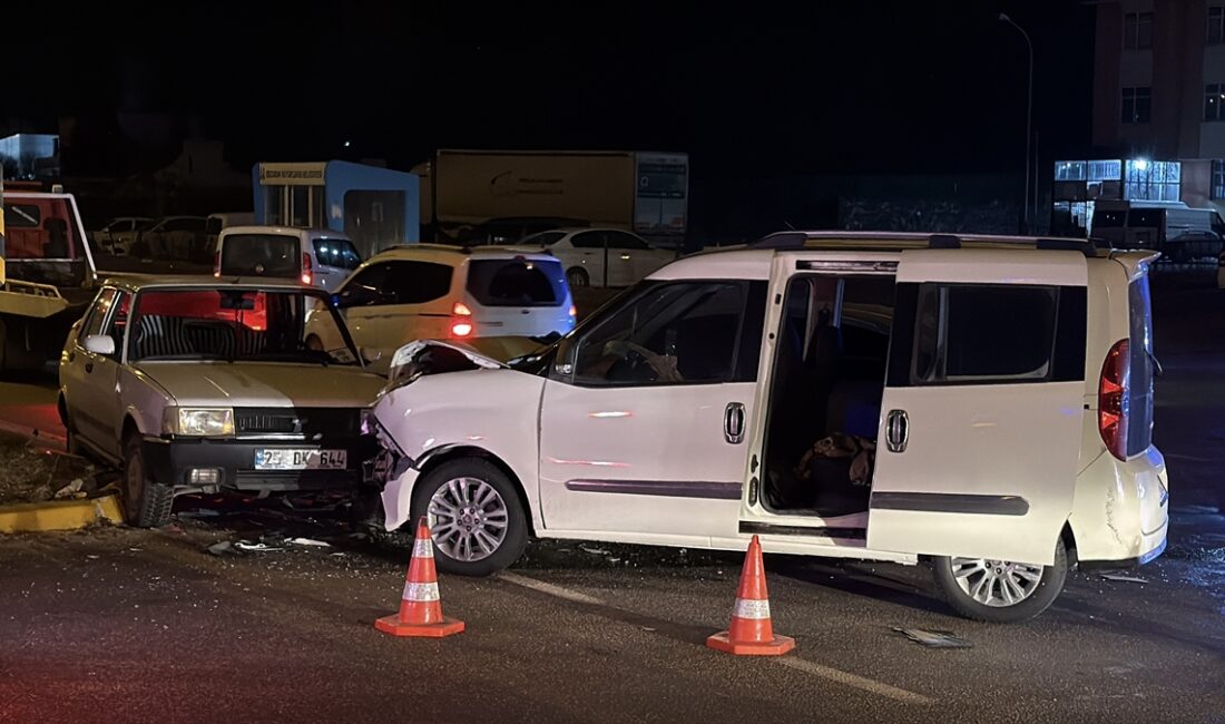 ERZURUM (AA) – Erzurum'da üç aracın karıştığı zincirleme trafik kazasında