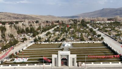 ERZURUM (AA) – Erzurum'da bulunan şehitliklerde bakım, onarım ve yenileme
