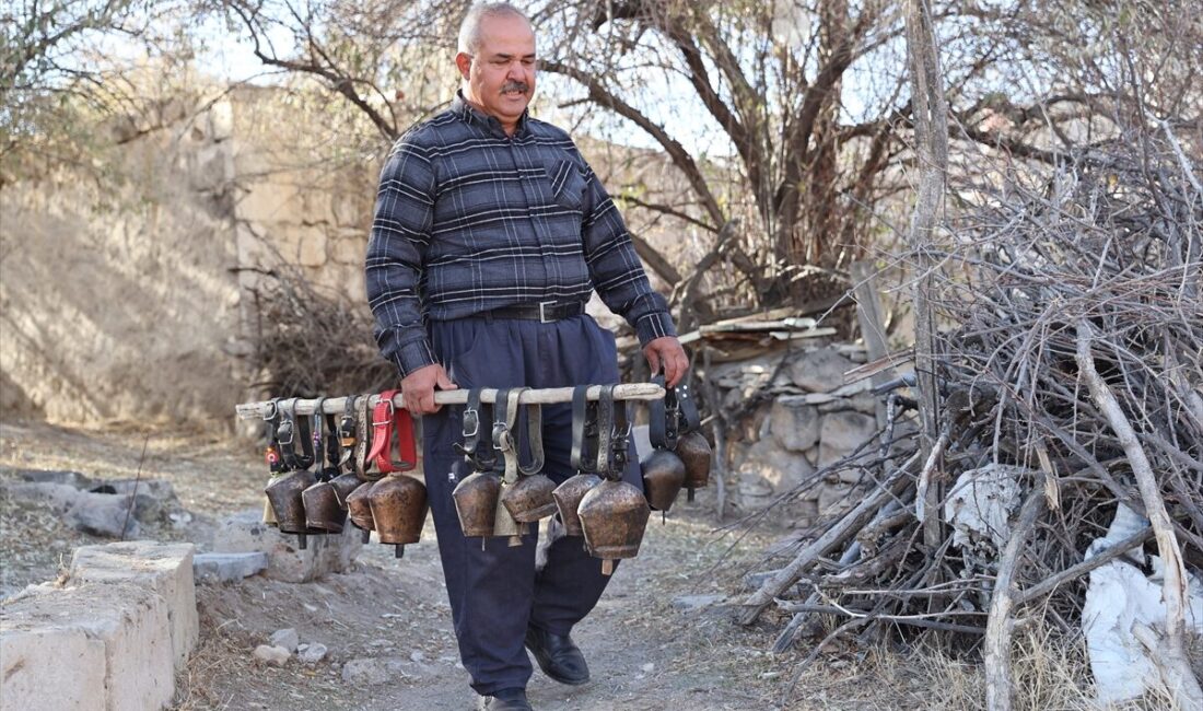 - Nevşehir'in Ürgüp ilçesinde gençliğinde çobanlık yaparken çıkardıkları seslerden etkilenerek