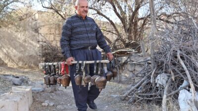 - Nevşehir'in Ürgüp ilçesinde gençliğinde çobanlık yaparken çıkardıkları seslerden etkilenerek