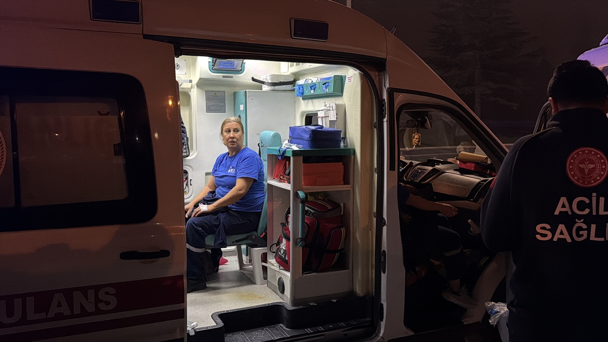 ESKİŞEHİR (AA) – Eskişehir'de tır ile servis minibüsünün çarpıştığı kazada