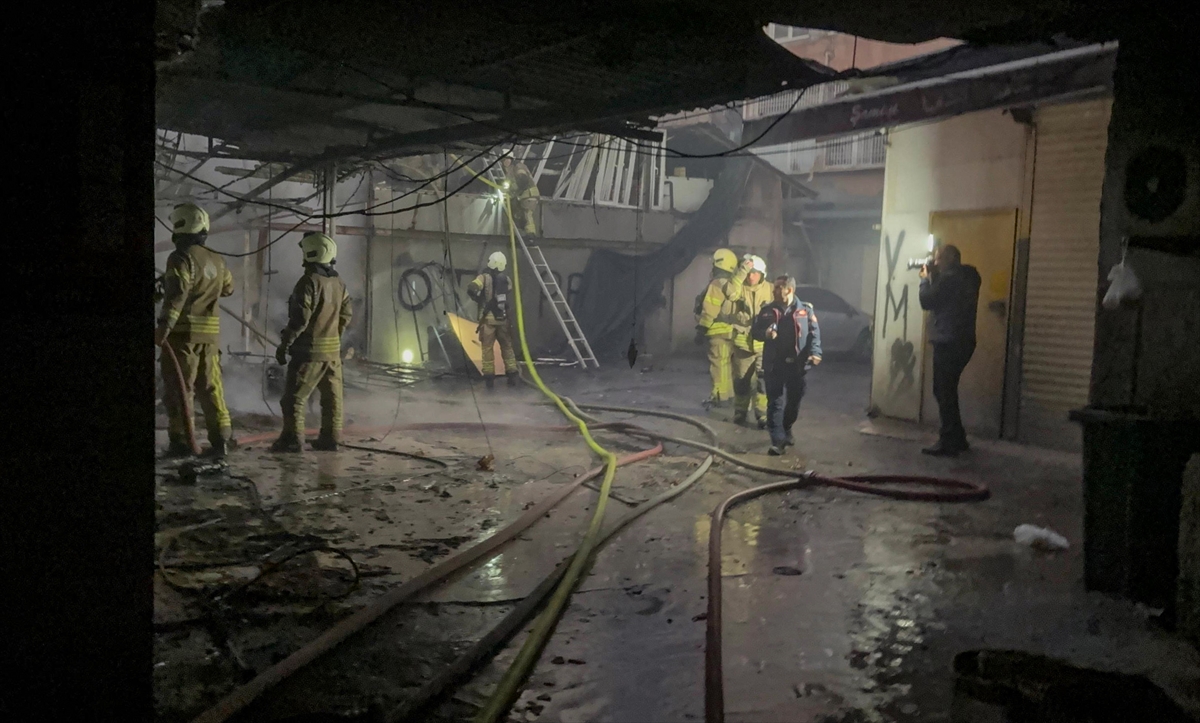 İSTANBUL (AA) – Fatih'te kapalı otoparkta çıkan yangın, itfaiye ekiplerince