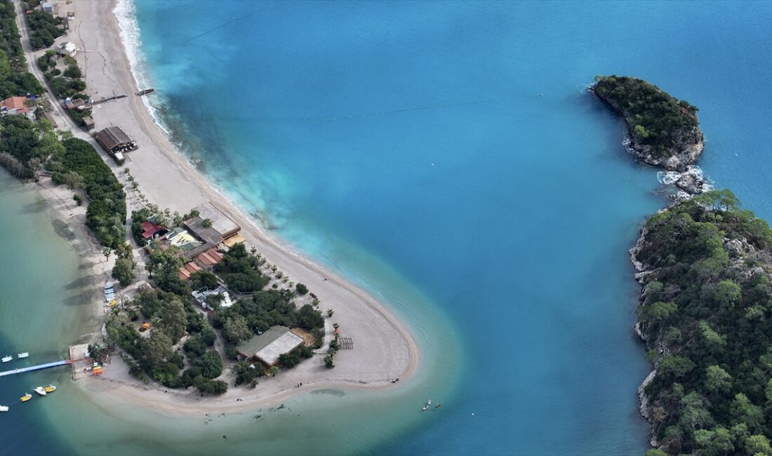 MUĞLA (AA) – Muğla'nın Fethiye ilçesindeki dünyaca ünlü Ölüdeniz'in bir