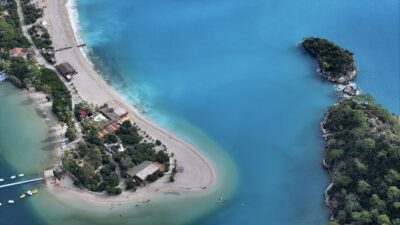 MUĞLA (AA) – Muğla'nın Fethiye ilçesindeki dünyaca ünlü Ölüdeniz'in bir