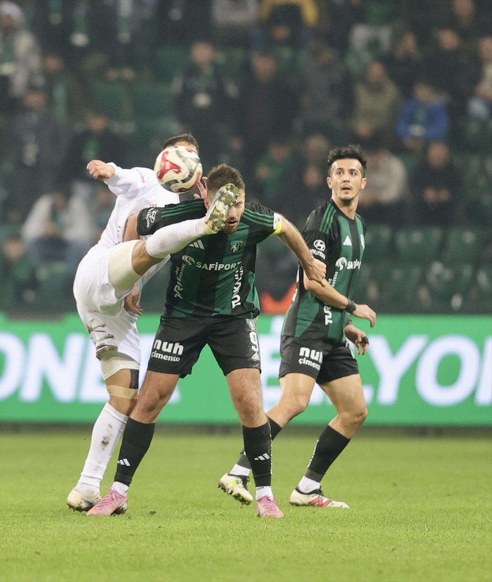 - Kocaelispor: 2 - Hesap.com Antalyaspor: 1 (İlk yarı)