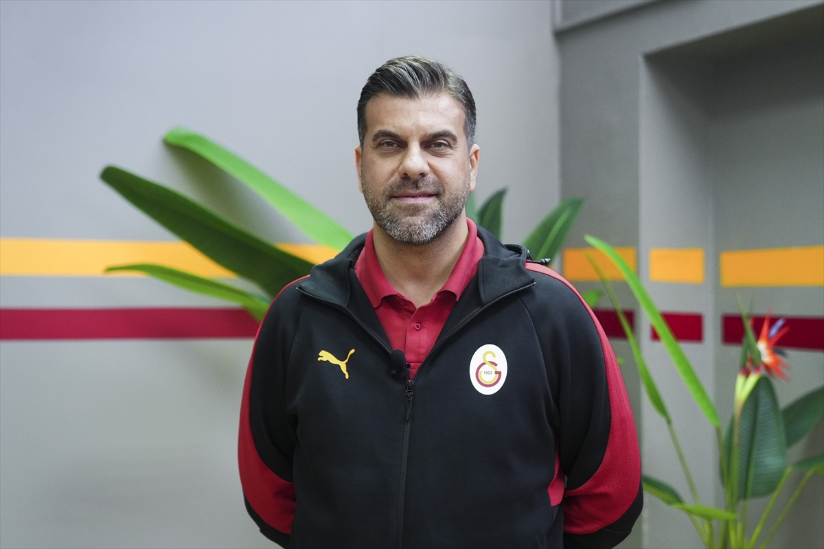 - Galatasaray Çağdaş Faktoring Kadın Basketbol Takımı Başantrenörü Fırat Okul:
-