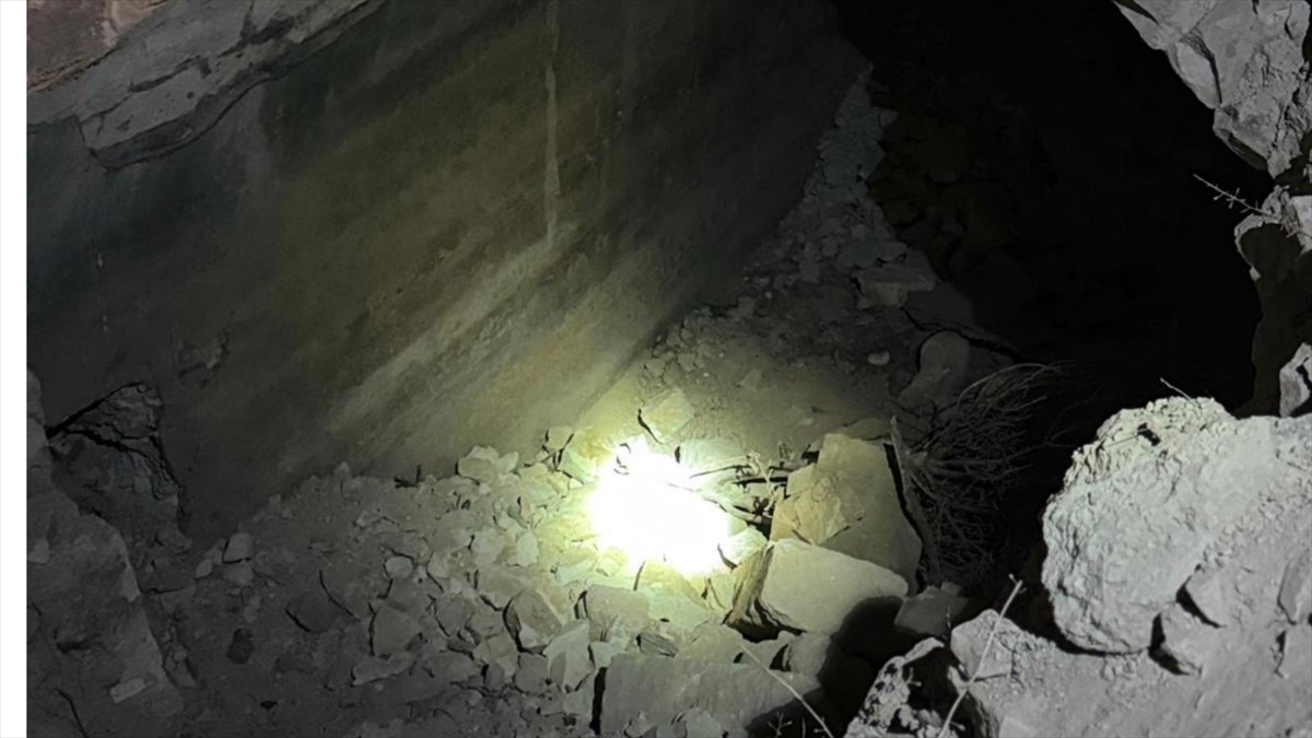 GAZİANTEP (AA) – Gaziantep'in Nizip ilçesinde kaçak kazı yaptıkları belirlenen