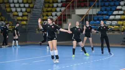 BOLU (AA) – 17 Yaş Altı Kız Milli Hentbol Takımı,