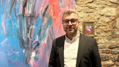 - Lale Müzesi Müdürü Ali Cantürk:
- "Heykelden enstalasyona, seramikten resme