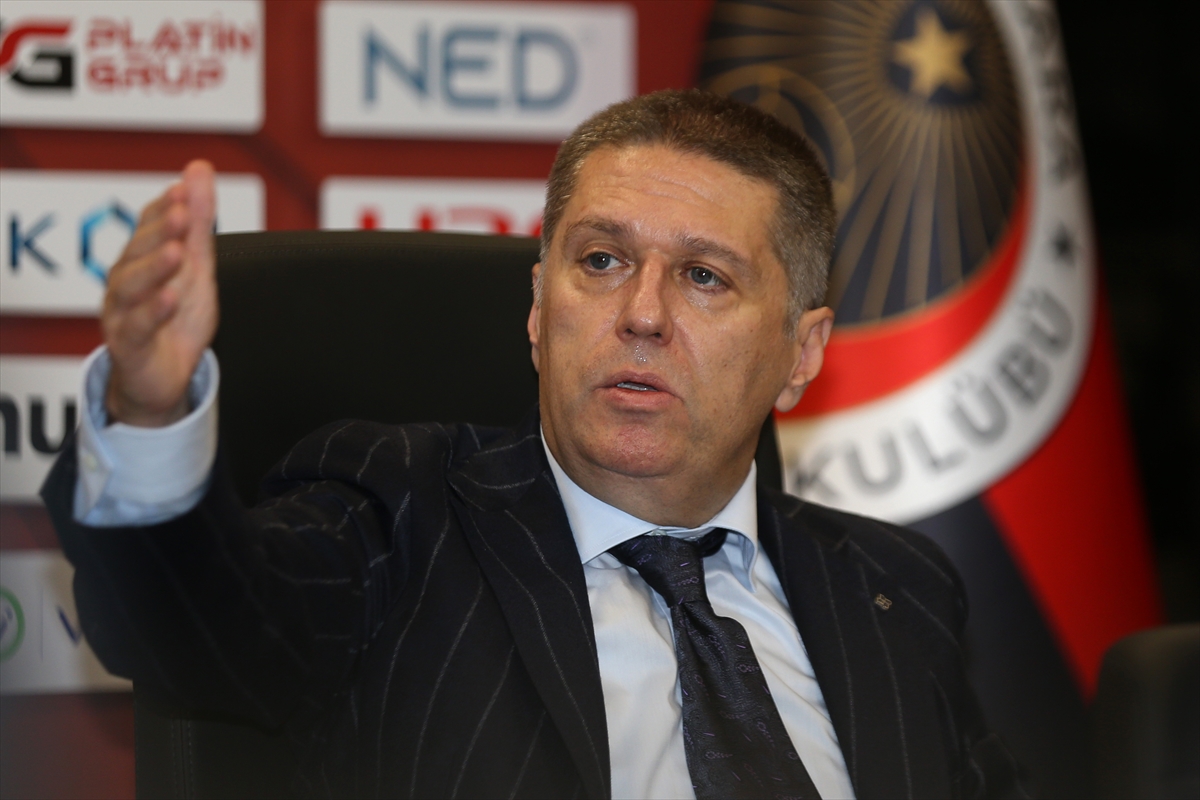 - Kırmızı-siyahlı kulübün yeni seçilen başkanı Arda Çakmak:
- "Çok kısa