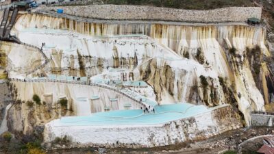 GİRESUN (AA) – Giresun'da, turkuaz renkli göletler ve beyaz taşlardan