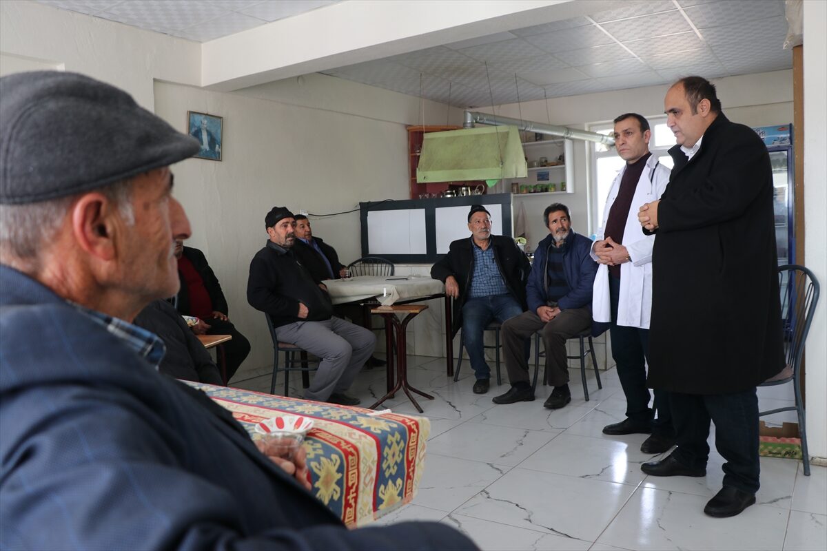 - Elazığ STK Platformu bünyesindeki gönüllü doktor ve gençler, kırsalda