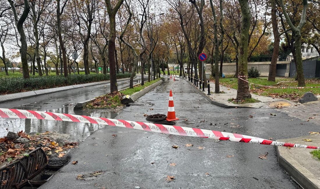 - Fatih'teki İBB Haliç Sanat Galerisi'nin zemin katını su bastı
-