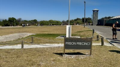 - Cape Town açıklarındaki ada, bir zamanlar apartheid rejiminin siyasi