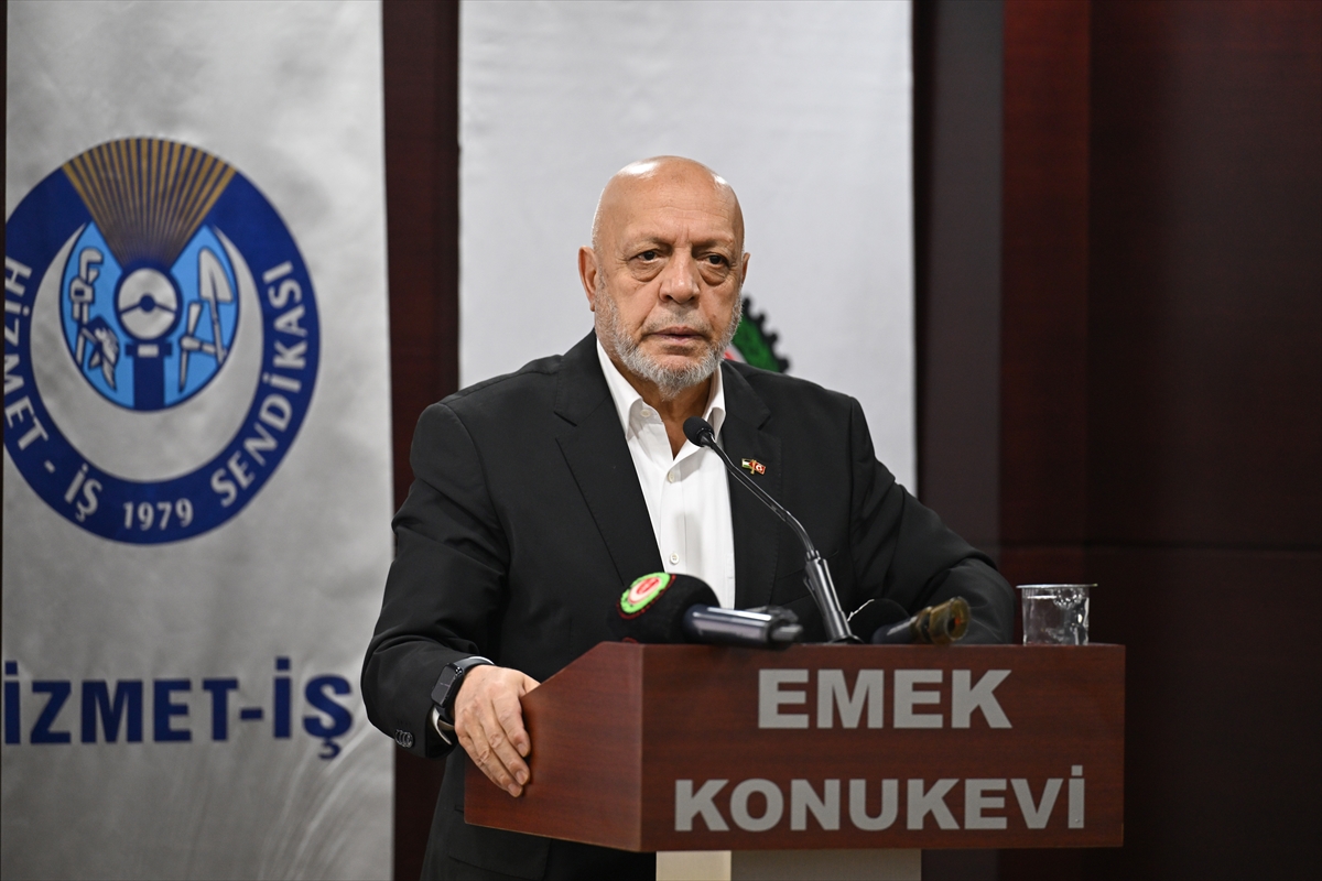 - "(Asgari Ücret Tespit Komisyonu) HAK-İŞ olarak, 'TÜRK-İŞ doğru bir