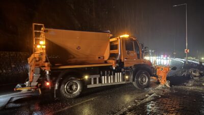 HAKKARİ (AA) – Hakkari'de etkili olan sağanak nedeniyle kara yoluna