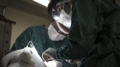 - Erzurum Ağız ve Diş Sağlığı Merkezi, poliklinik şartlarında hasta