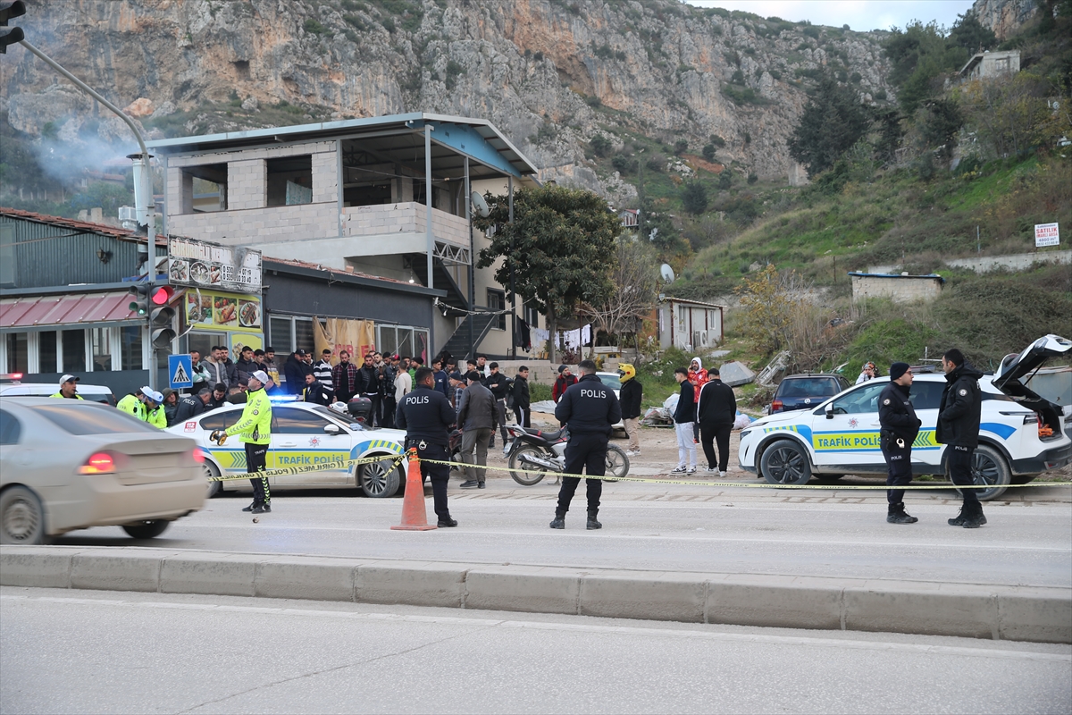 HATAY (AA) – Hatay'ın merkez Antakya ilçesinde beton mikseriyle çarpışan