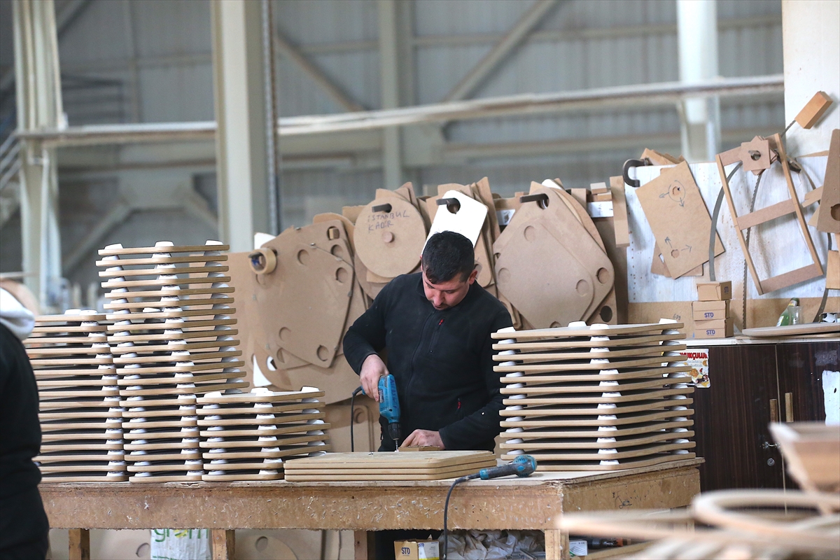 - Büyükşehir Belediyesince geçen yıl ekimde kurulan Kariyer ve İstihdam